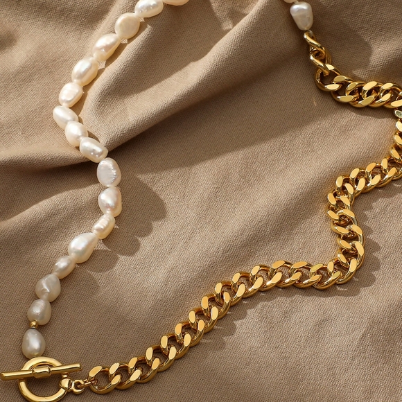 NWT Trendy Pearl Gold Necklace - Picture 3 of 3